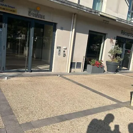 Situe A La Gare Proche Paris Orly *